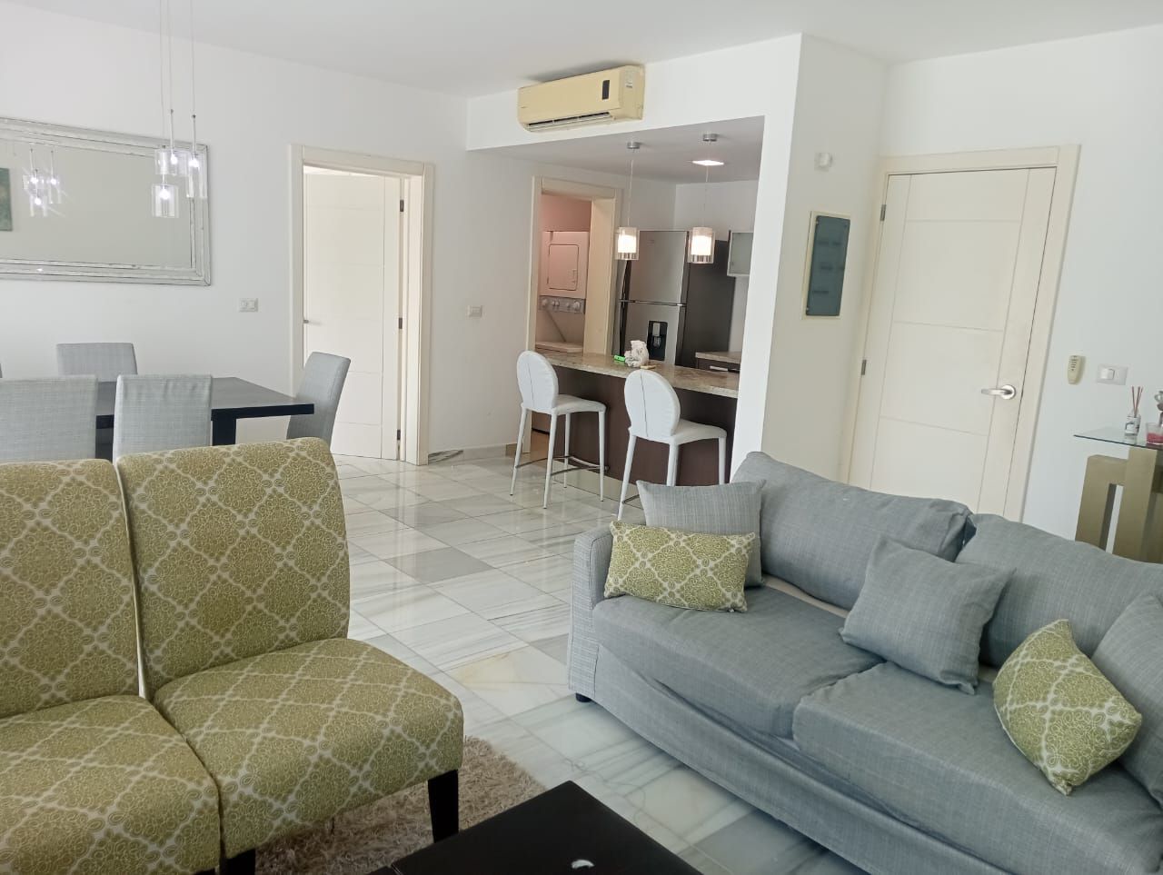 Apartamento con vista a la piscina en Residencial Las Olas  Foto 7273532-3.jpg