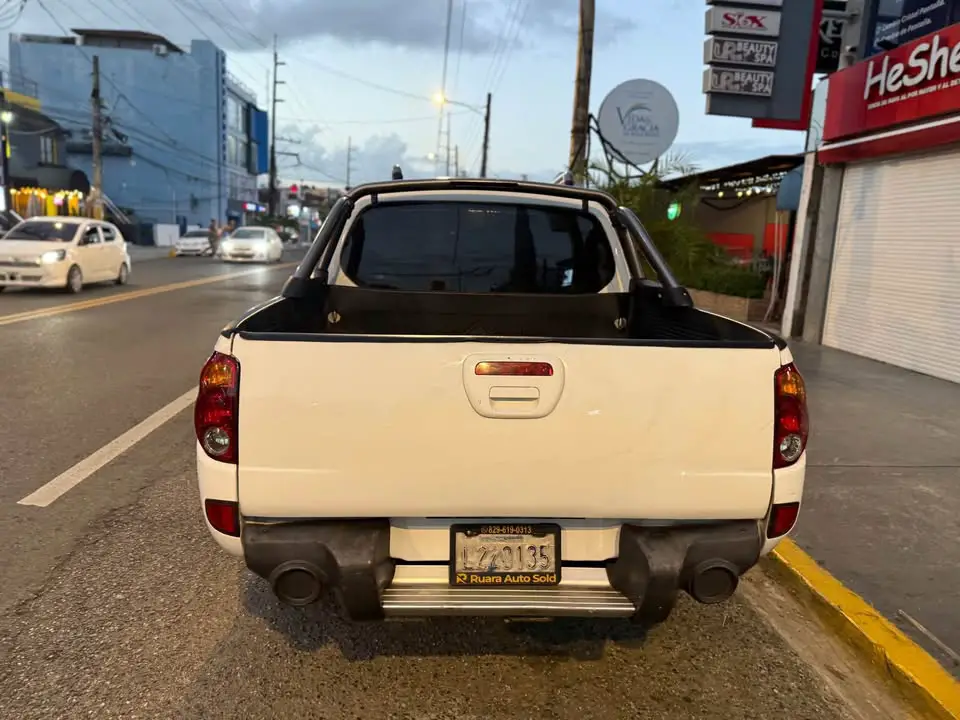 MITSUBISHI L200 SPORTERO 4X4 DIESEL 2007 Foto 7273570-4.jpg