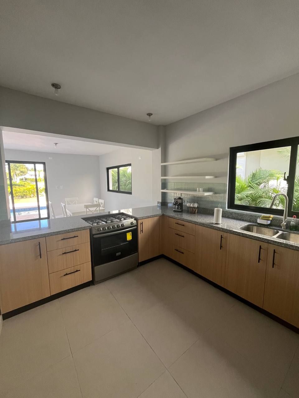 Vendo lujosa villa ubicada en residencial Garden village Foto 7273579-4.jpg
