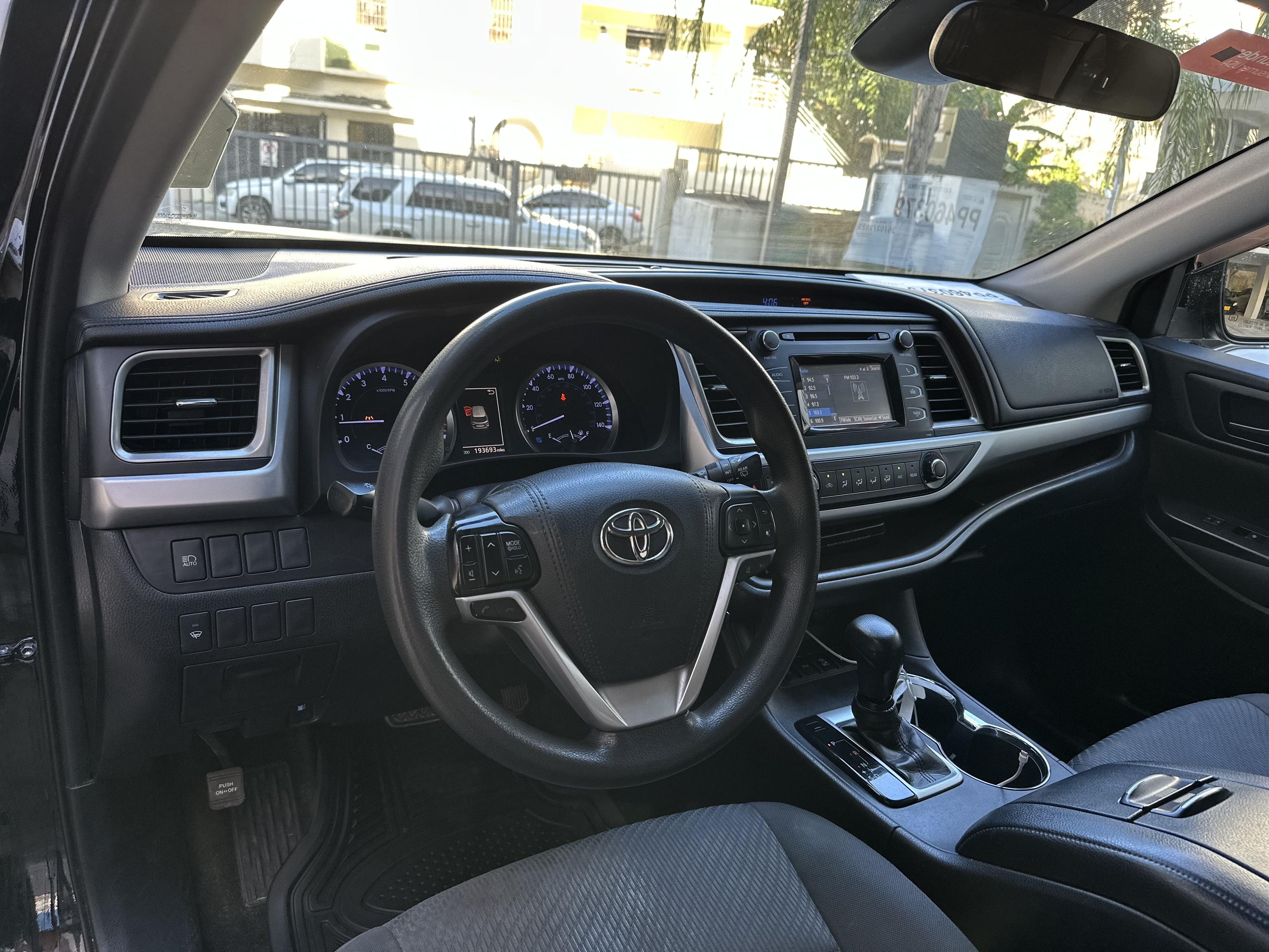 Vendo hermosa Toyota Highlander 2019 AWD Clean Carfax!! Foto 7273672-8.jpg