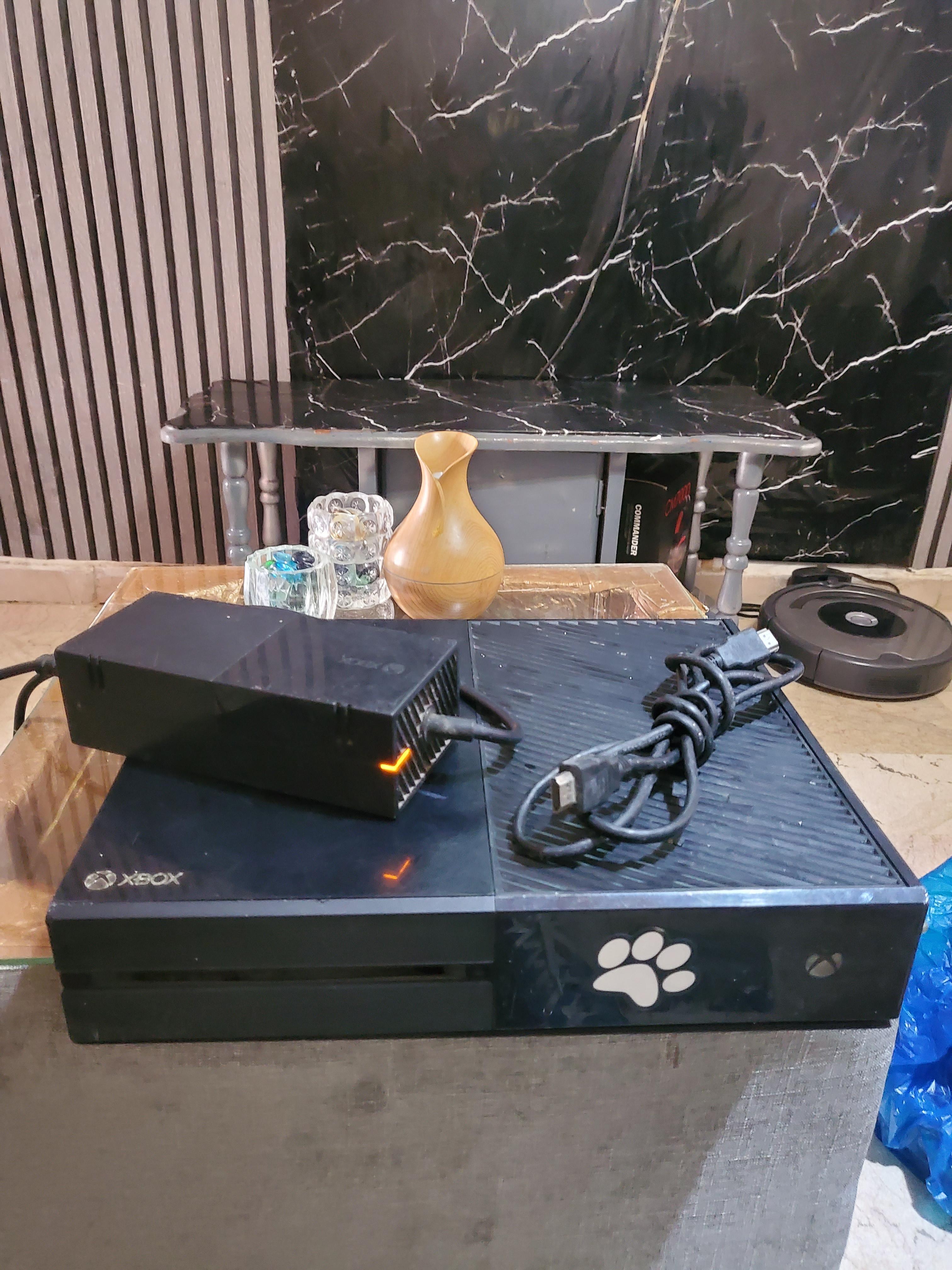 Para reparar XBOX ONE no enciende vino así tiene fuente y cable hdmi Foto 7273981-2.jpg
