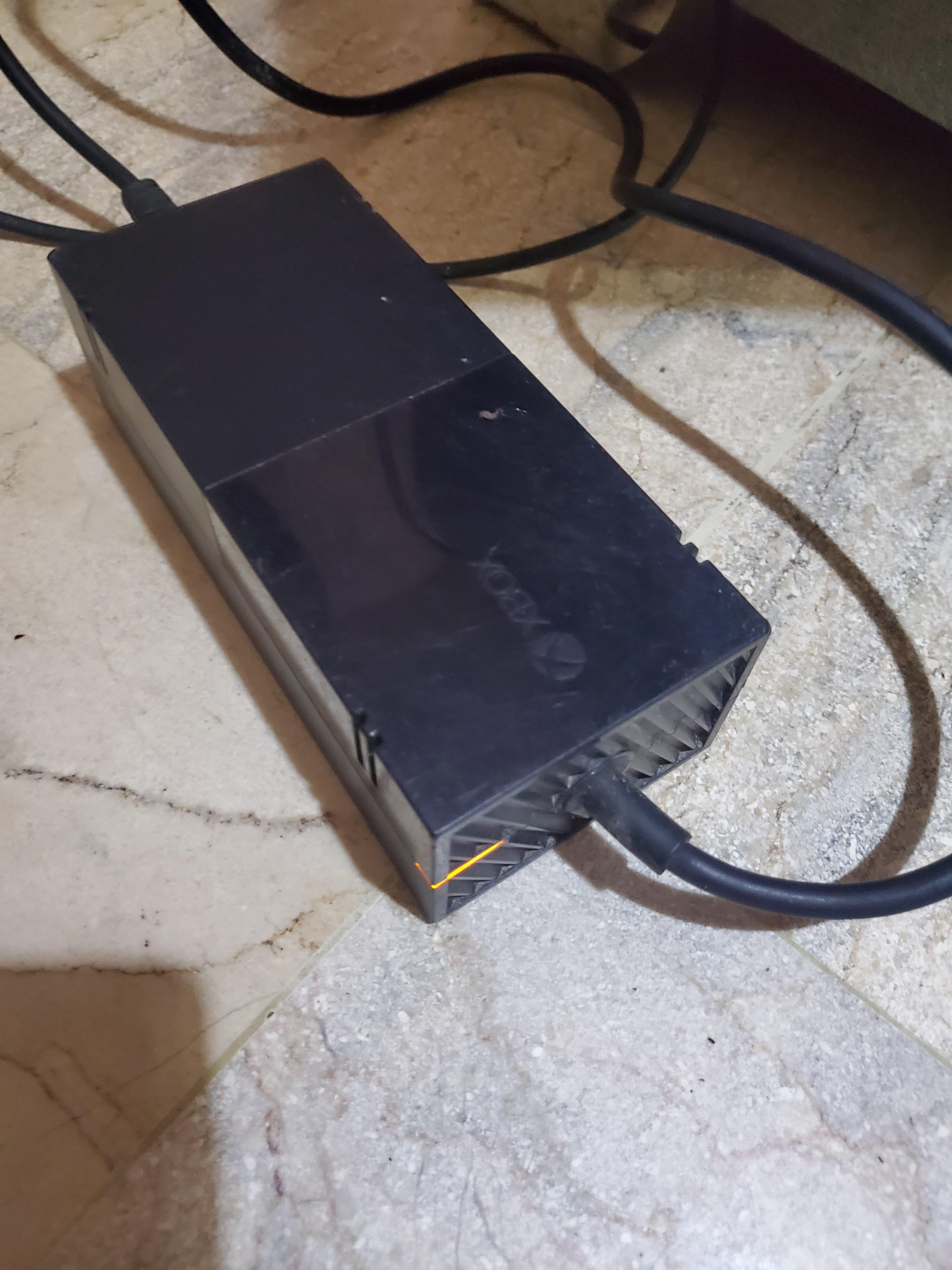 Para reparar XBOX ONE no enciende vino así tiene fuente y cable hdmi Foto 7273981-3.jpg