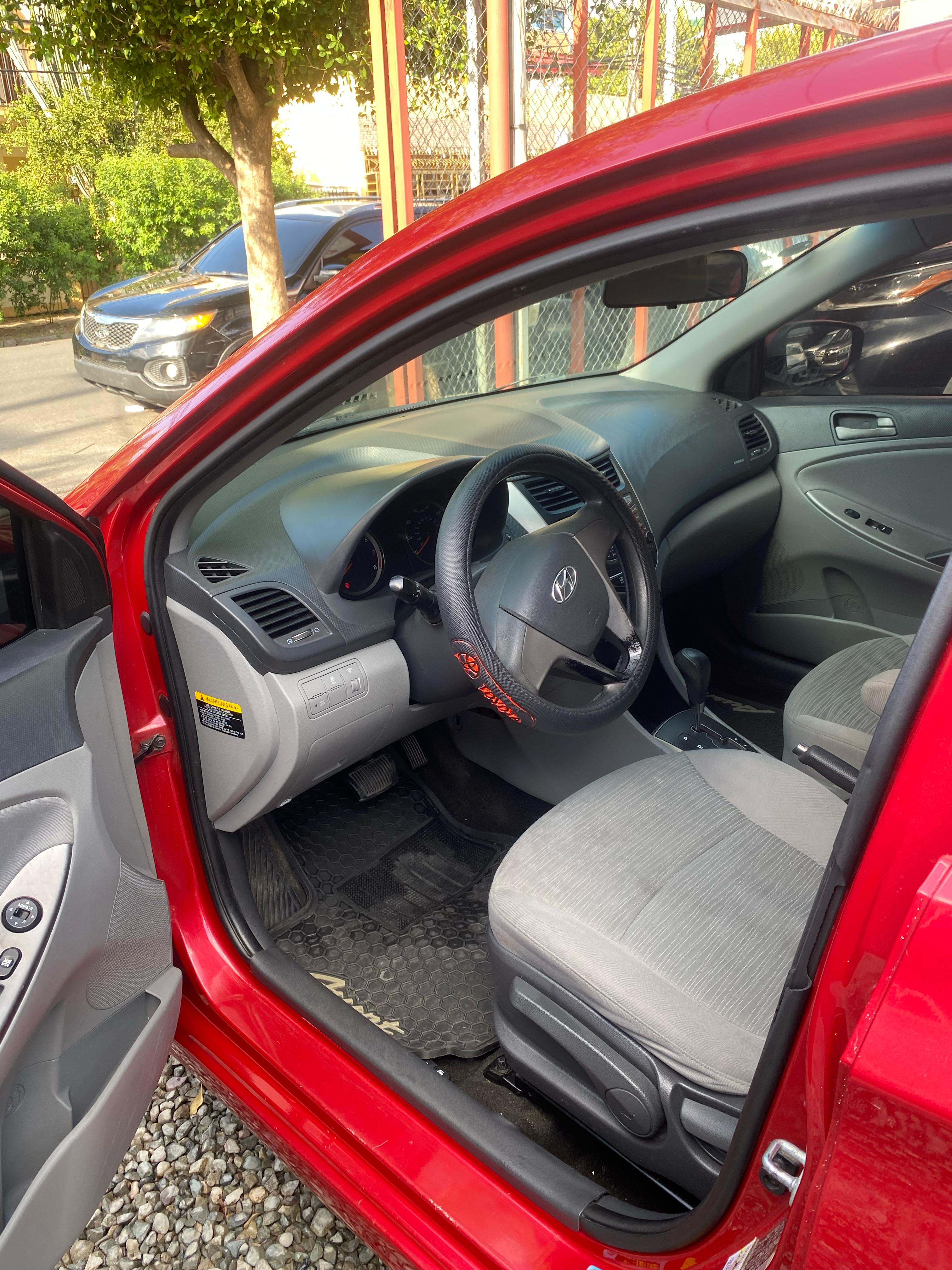 Hyundai Accent SE 2015 Foto 7274075-8.jpg
