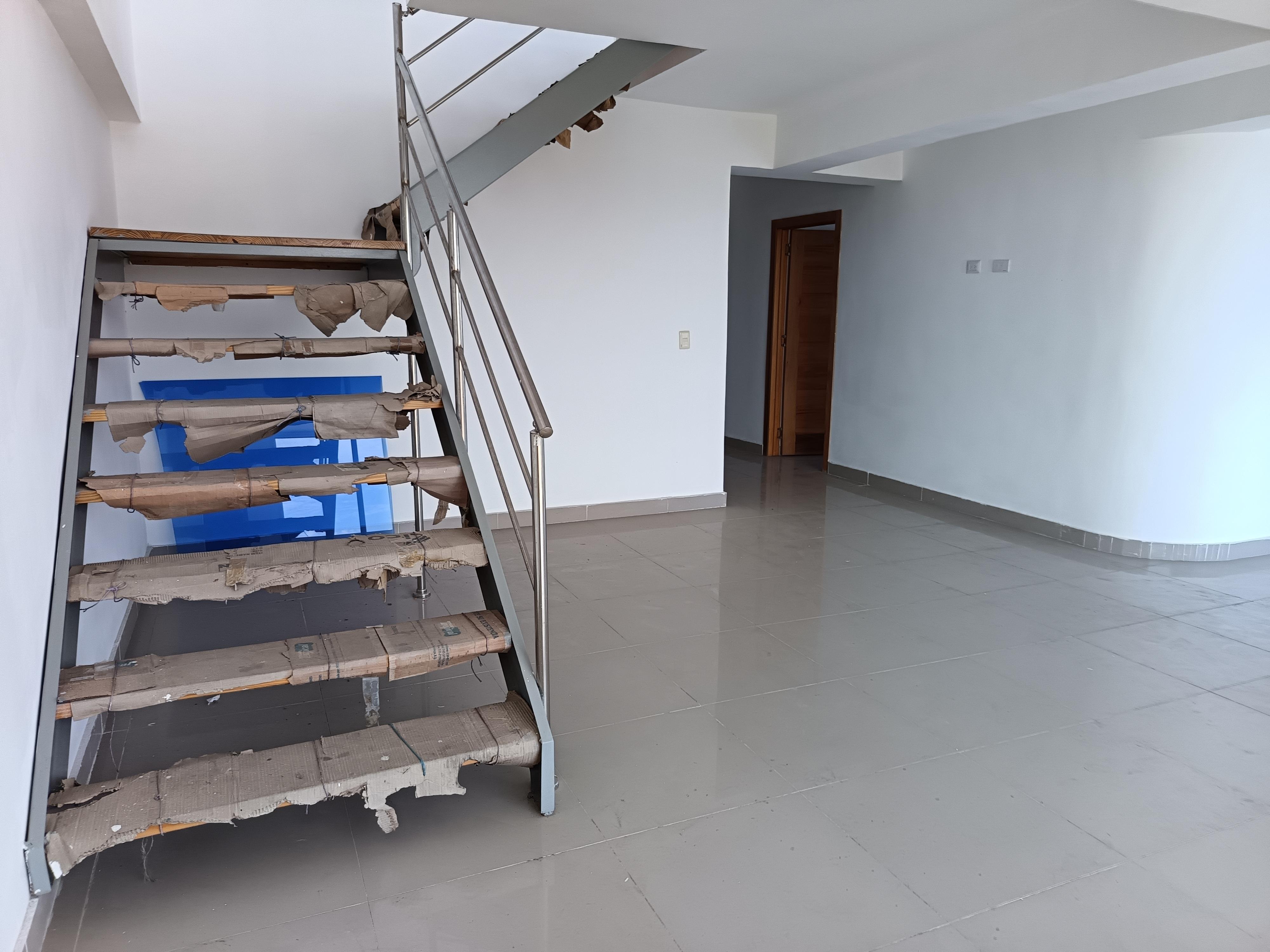 Amplio Ph Con Terraza 4 Hab 300 M2  En Reparto Los 3 Ojos  Foto 7274122-4.jpg