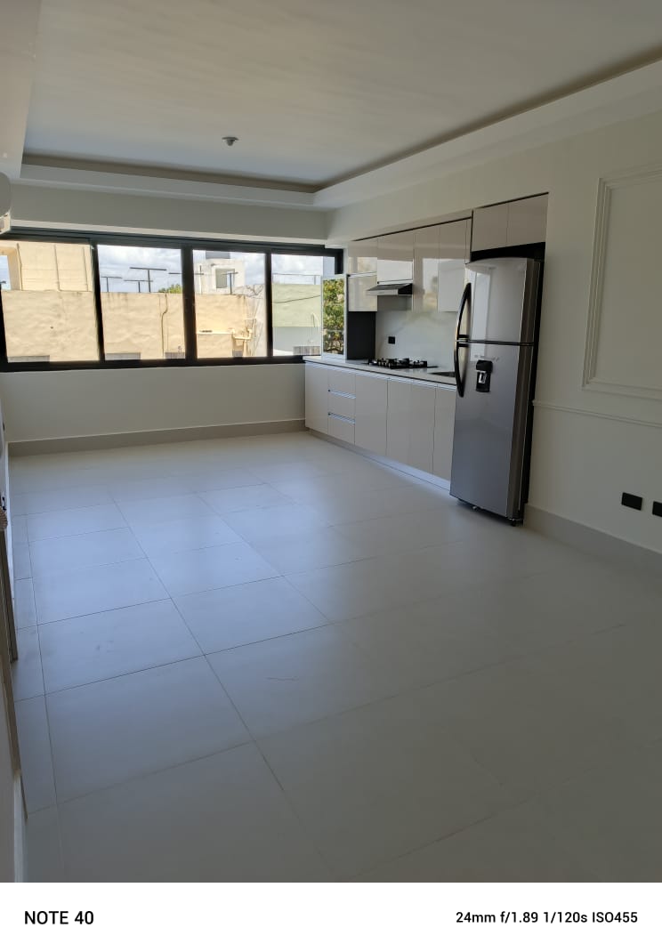 Apartamento en Alquiler con linea blanca en Evaristo Morales Foto 7274127-3.jpg