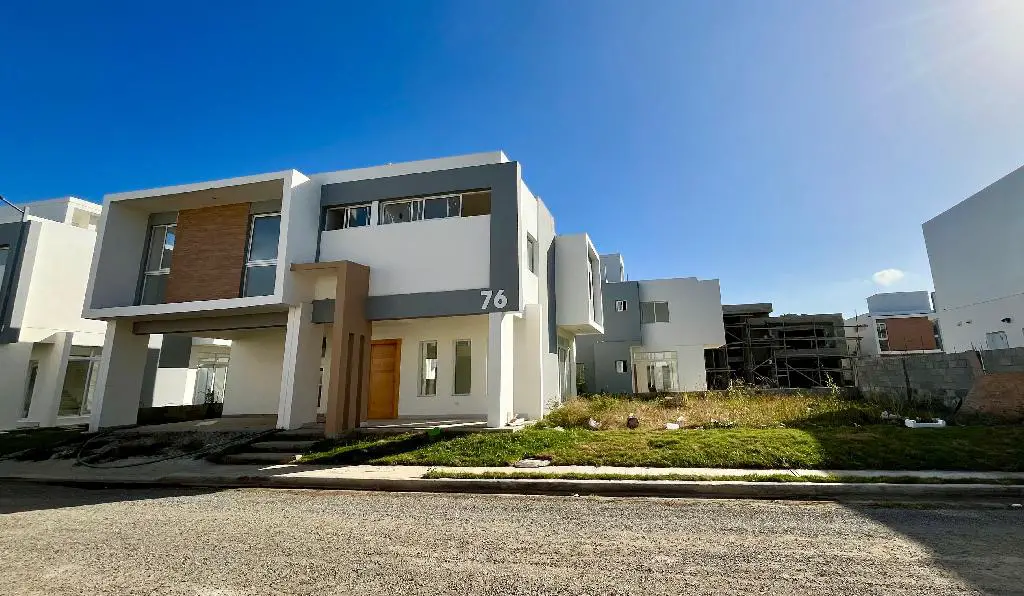 Casa de dos niveles en residencial cerrado Foto 7274156-2.jpg