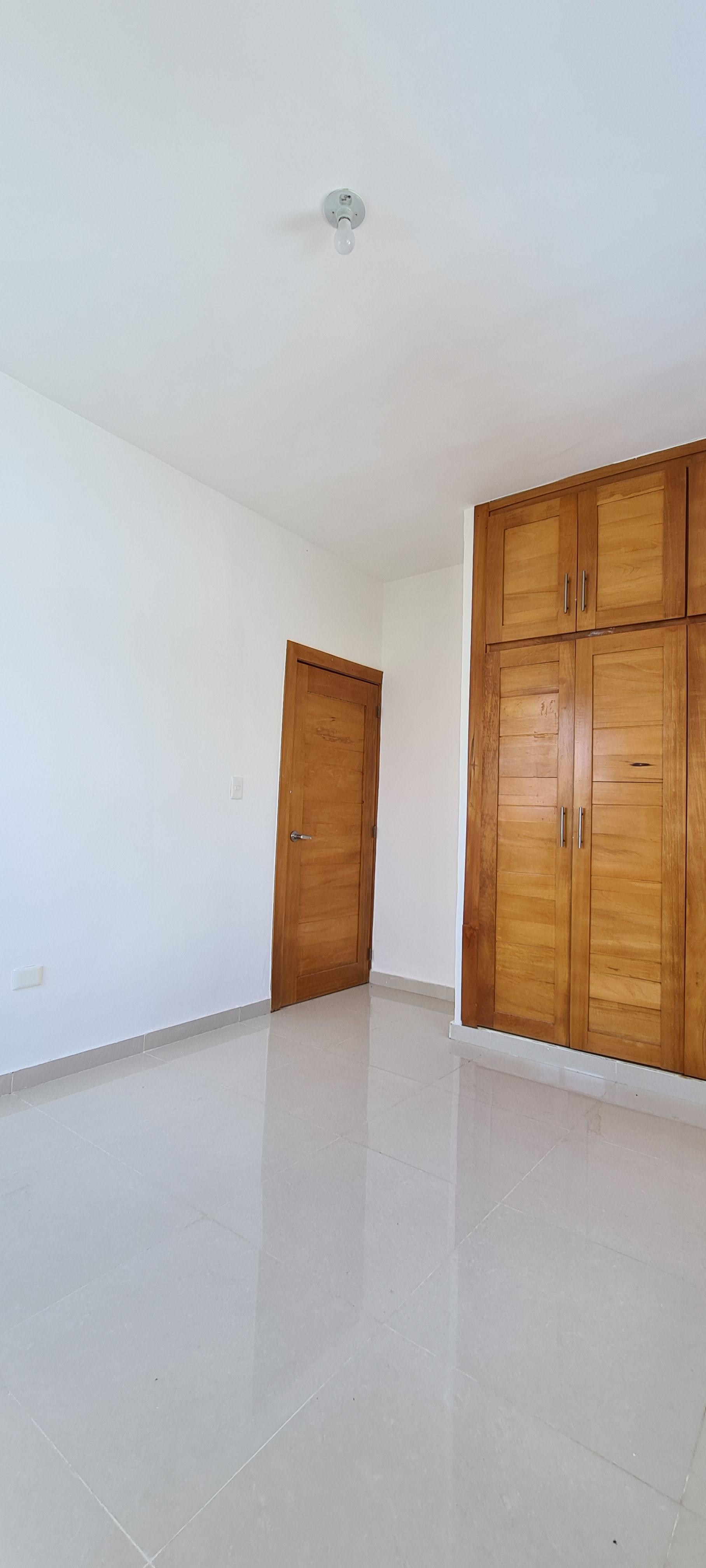 Casa de dos niveles en residencial cerrado en San Cristobal Foto 7274157-7.jpg