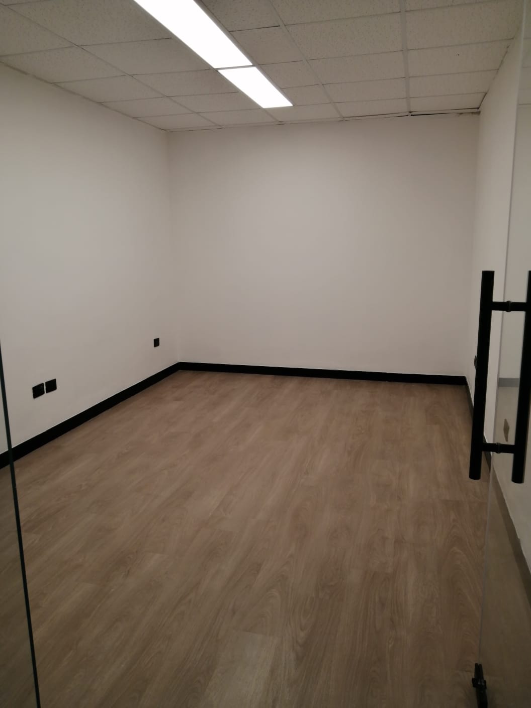 ALQUILO LOCAL DE OFICINAS 125 Mts.2 EN GAZCUE CALLE SANTIAGO   PROX. A Foto 7274222-9.jpg