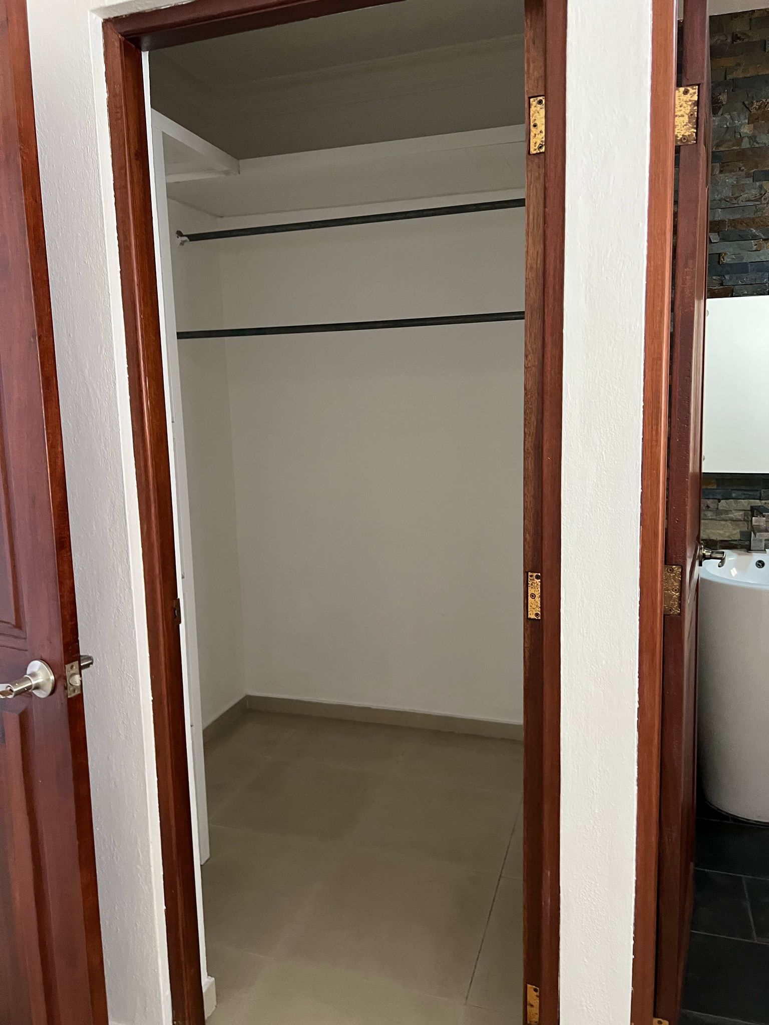 Alquilo apartamento 3 habitaciones 2 parqueos avenida independencia  Foto 7274317-6.jpg