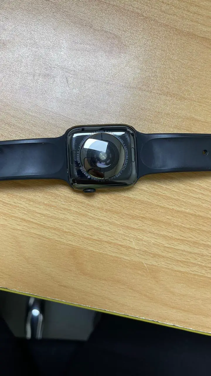 Apple Watch Series 5 44mm GPS  WiFi  Bluetooth Foto 7274328-2.jpg