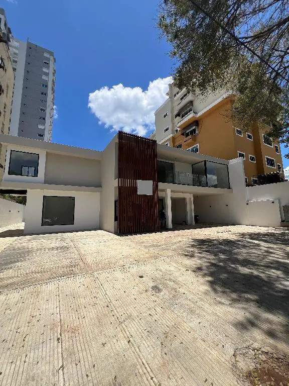 Local en 1er nivel con frente comercial en alquiler en La Julia Foto 7274336-1.jpg