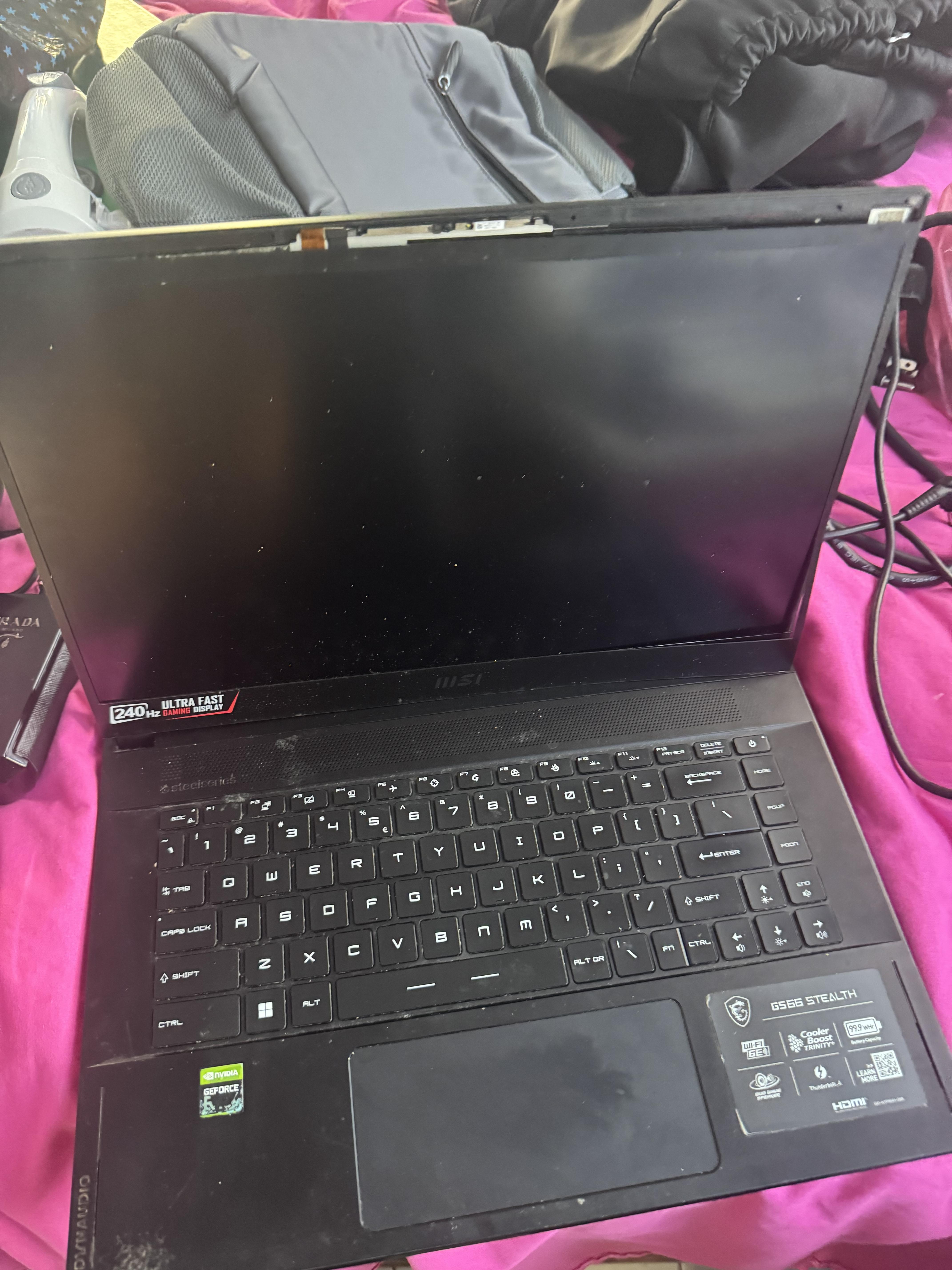 Oferta Flash se vende Laptop Gamer MSI pantalla danada Foto 7274425-2.jpg