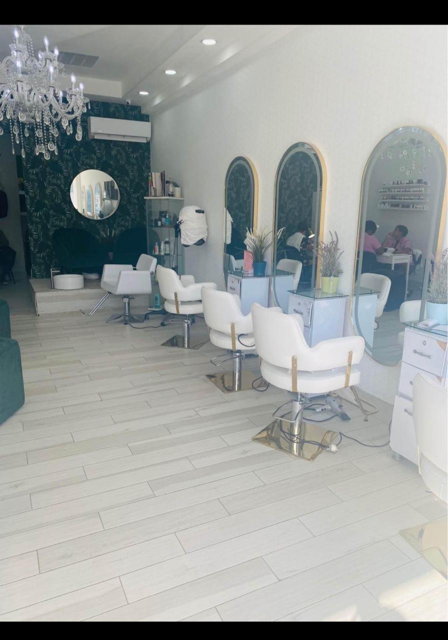 Vendo Punto Comercial Salón de Belleza Totalmente Amueblado Foto 7274438-5.jpg