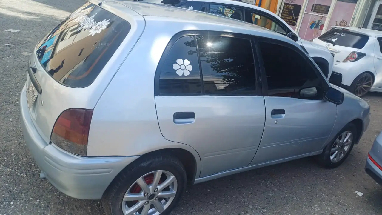 Toyota Starlet 2001 Gris Foto 7274512-4.jpg