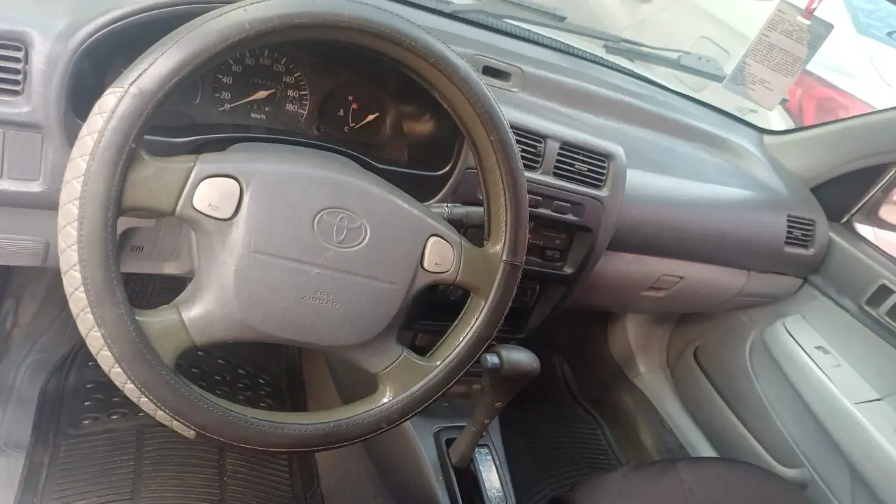 Toyota Starlet 2001 Gris Foto 7274512-6.jpg