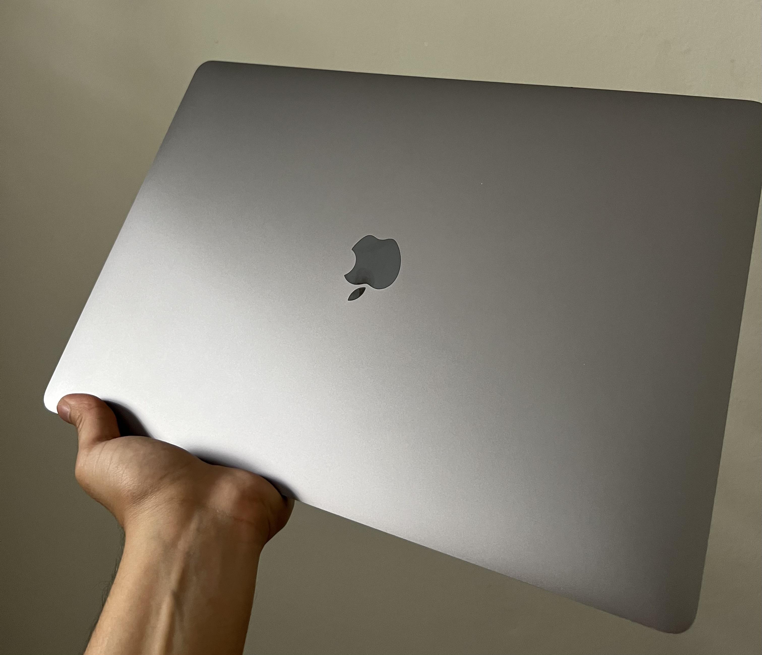 Vendo Laptop Apple Macbook Pro 16” Intel i9 2019  Foto 7274848-2.jpg
