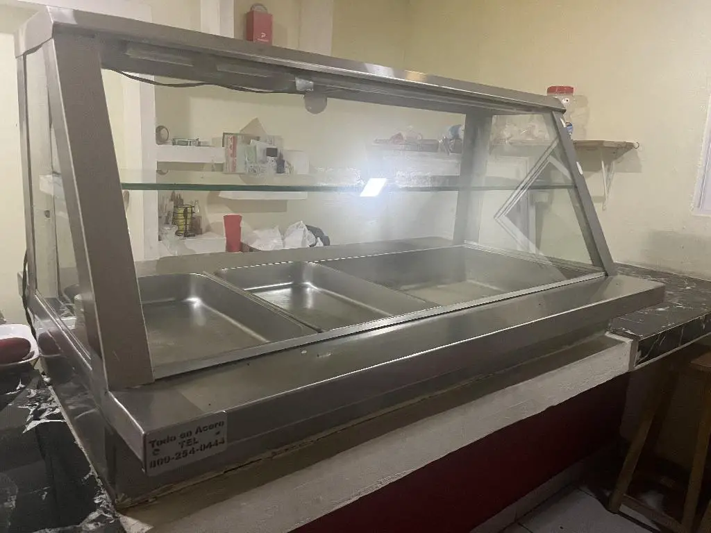 Exhibidor con baño de Maria de 4 chefing dish en La Romana Foto 7274864-1.jpg