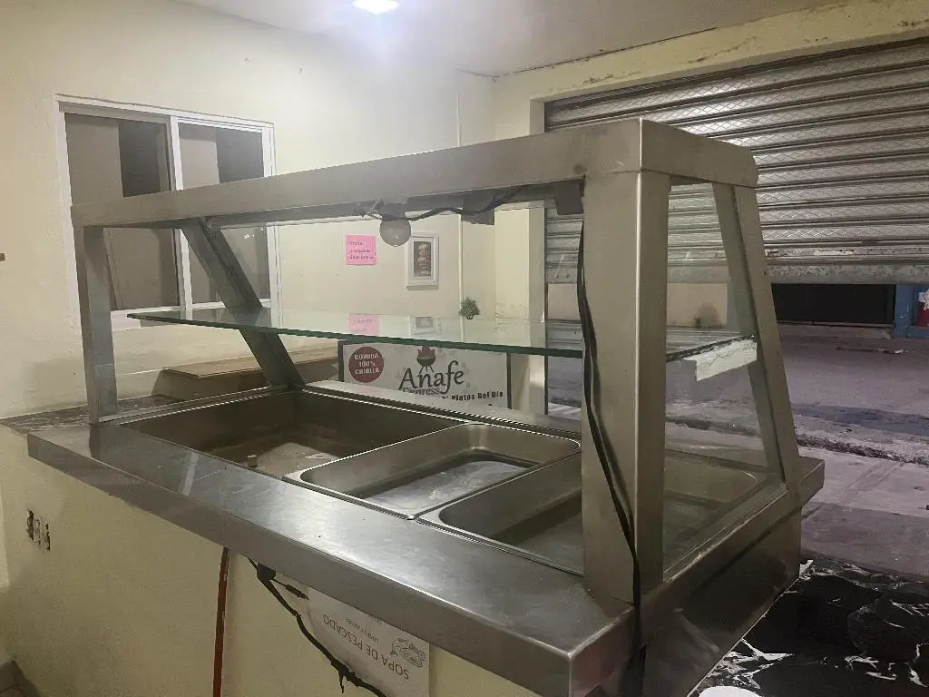 Exhibidor con baño de Maria de 4 chefing dish en La Romana Foto 7274864-4.jpg