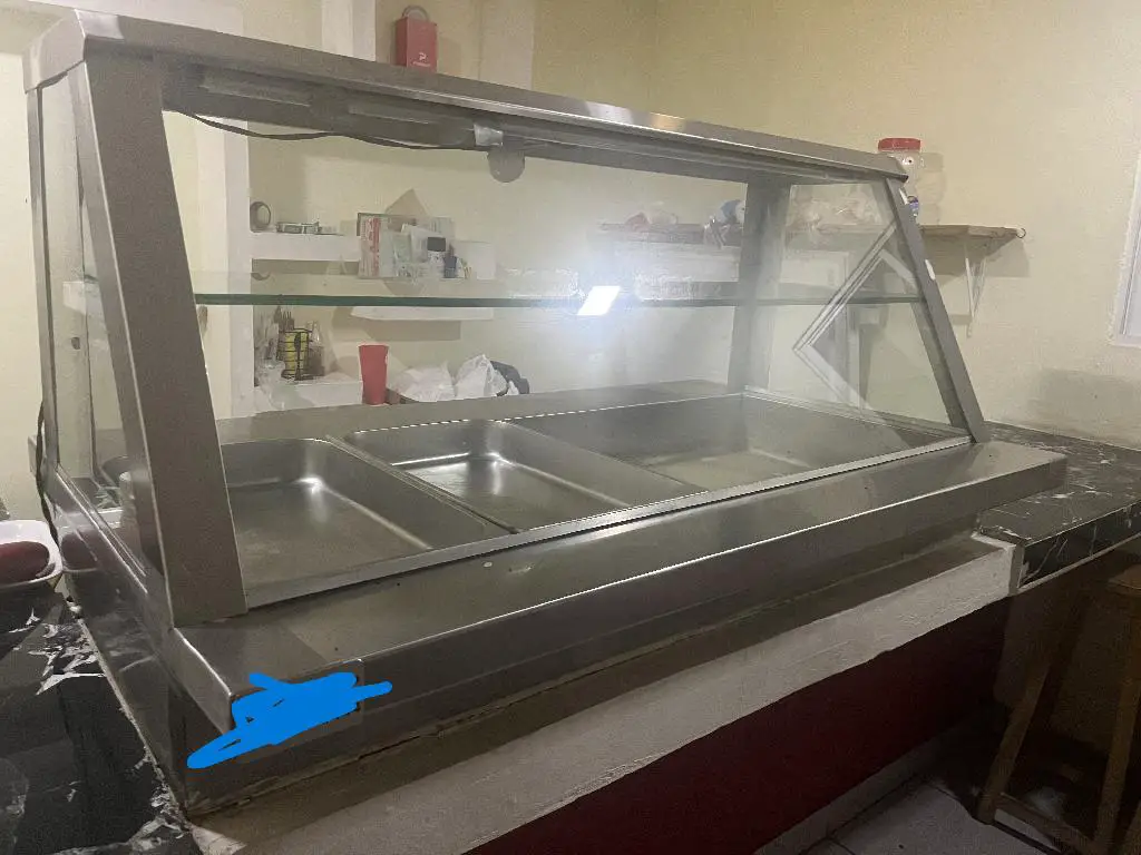 Exhibidor con baño de Maria de 4 chefing dish en La Romana Foto 7274864-5.jpg