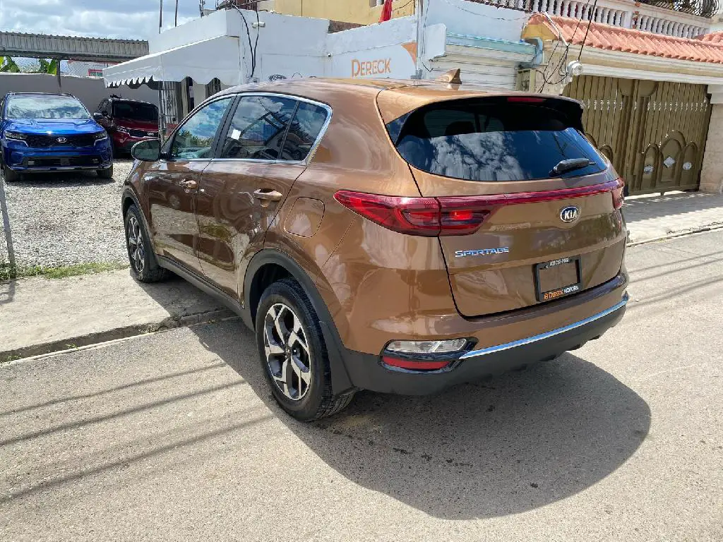 KIA SPORTAGE LX 2020 Foto 7274972-3.jpg