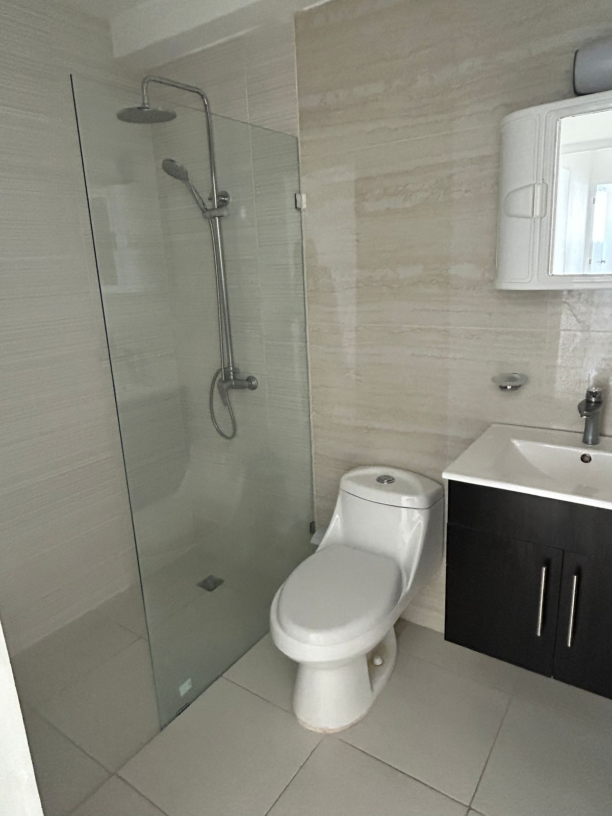 Apartamento de 3 habitaciónes en alquiler  en sector de Evaristo Moral Foto 7275038-9.jpg