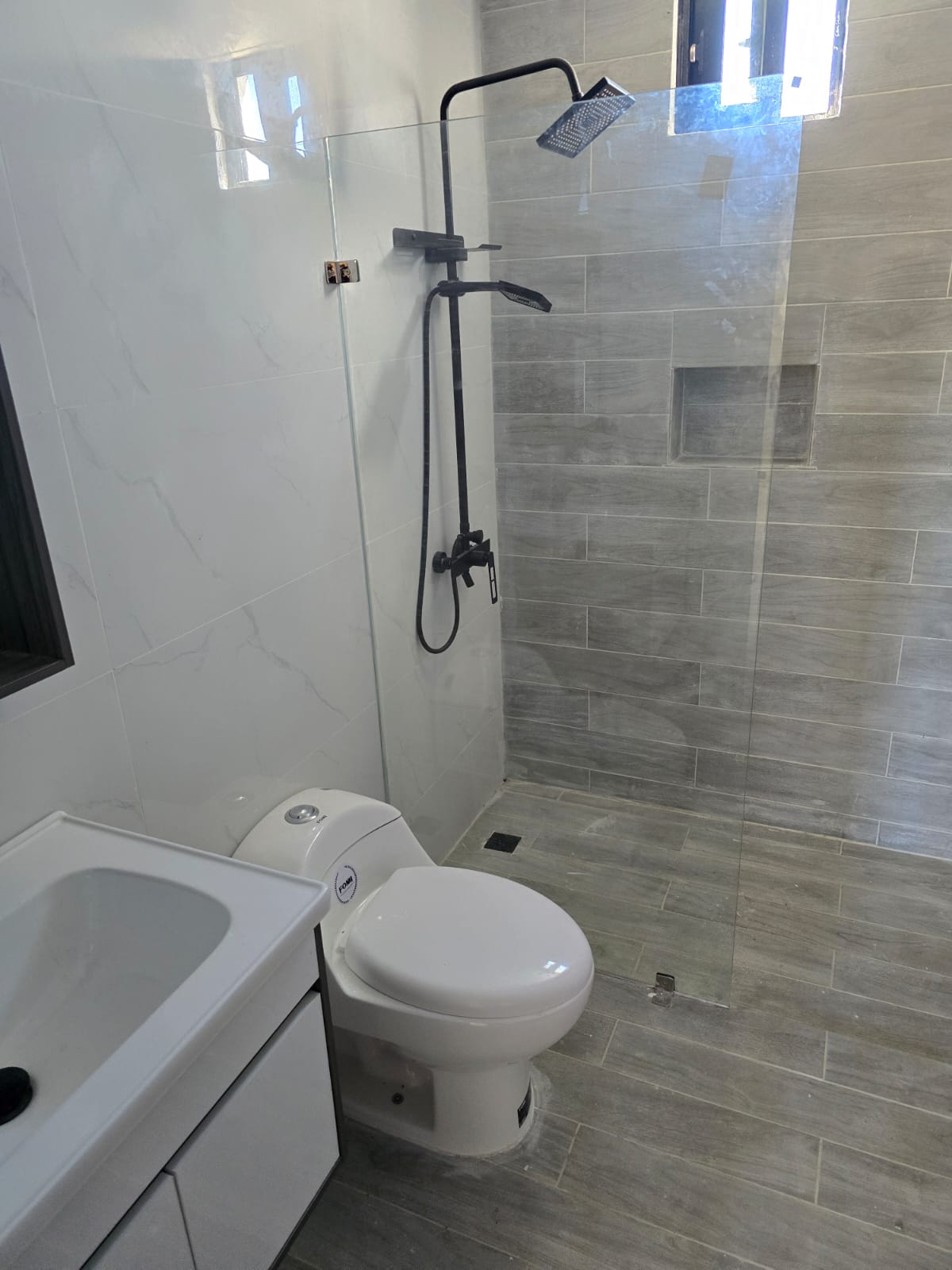 Vendo Apartamento REMODELADO Reparto Los 3 Ojos 3 HABS. 115 Mts.2 4to  Foto 7275187-3.jpg