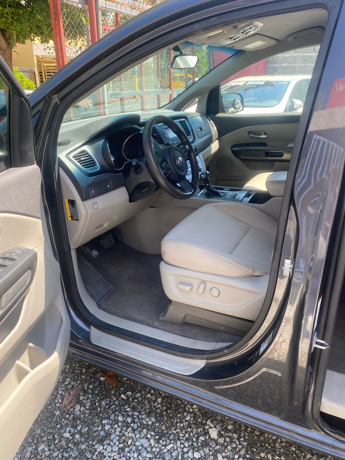 KIA SEDONA LX 2016  Foto 7275657-9.jpg