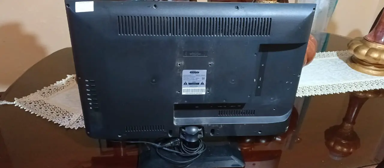 Television Domoto para piezas o reparar Foto 7276092-7.jpg