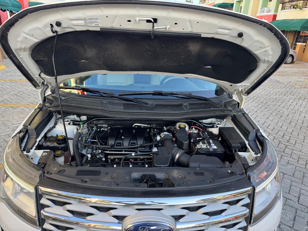 Ford Explorer XLT tres filas año 2019 Foto 7277495-10.jpg