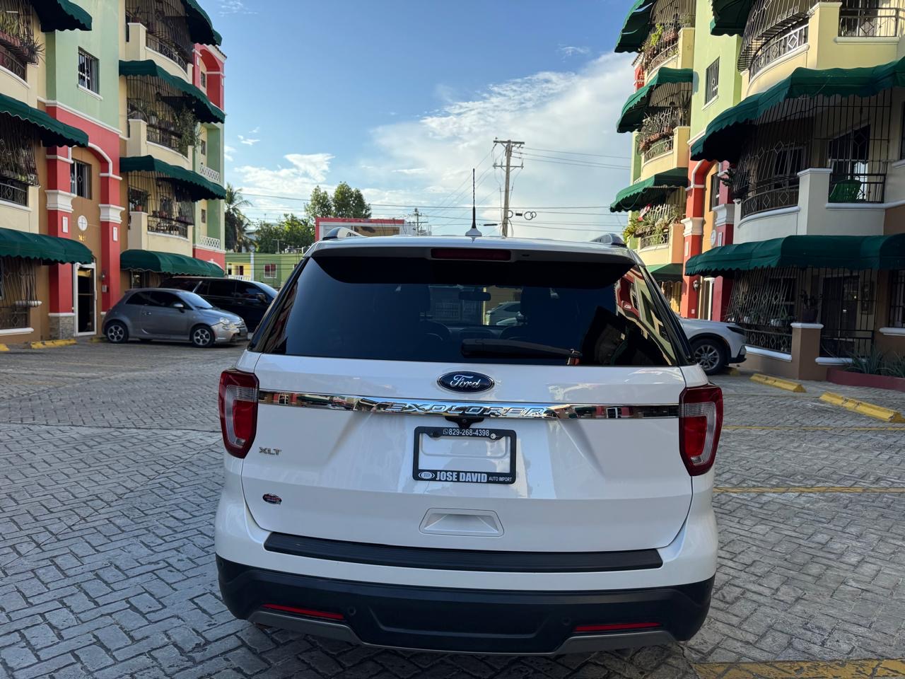 Ford Explorer XLT tres filas año 2019 Foto 7277495-5.jpg