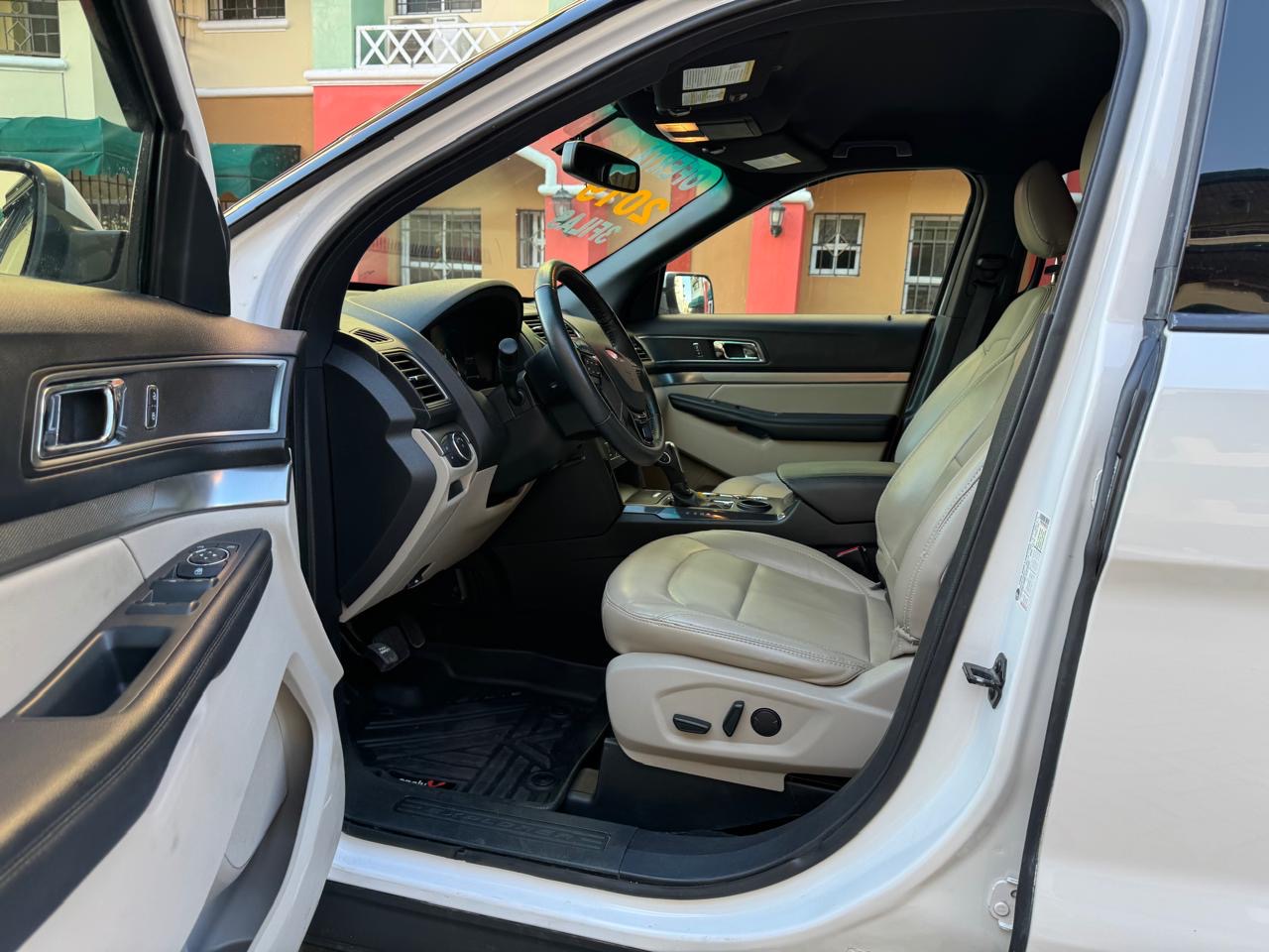 Ford Explorer XLT tres filas año 2019 Foto 7277495-6.jpg