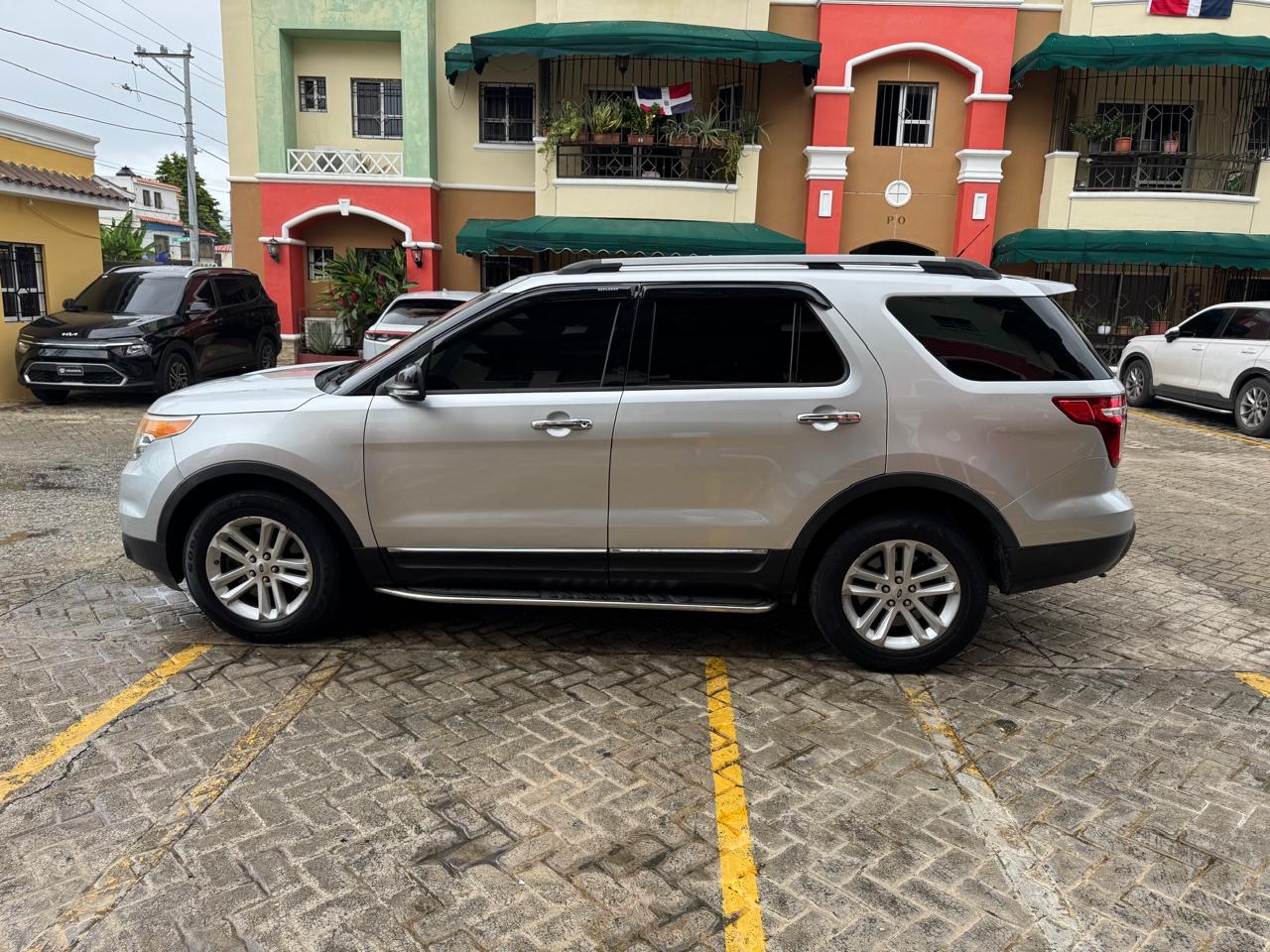 Ford Explorer XLT tres filas año 2015 Foto 7277503-3.jpg