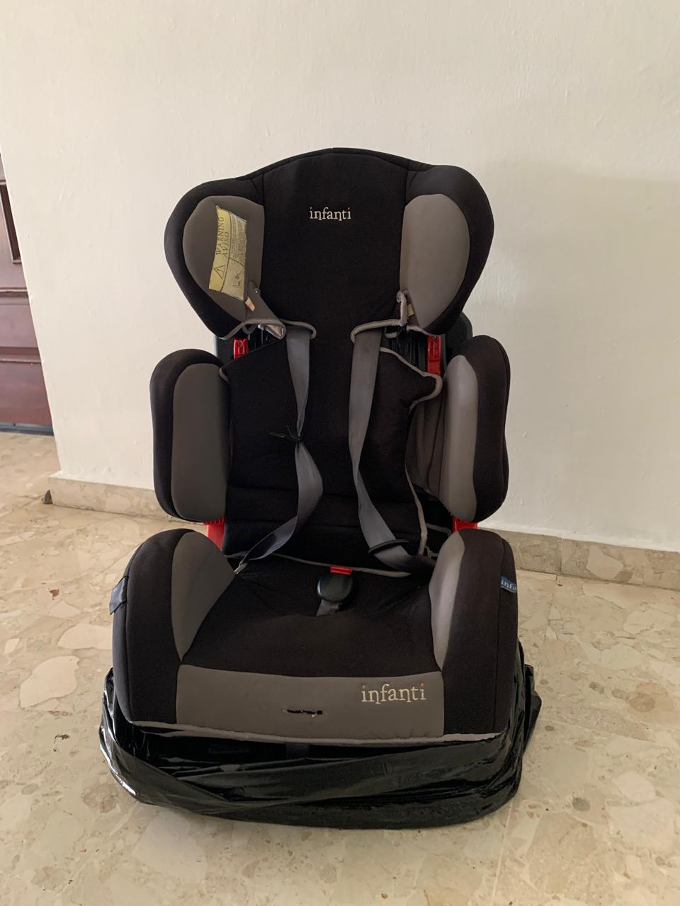 Silla de carro para Bebé marca Infanti  Foto 7277612-3.jpg