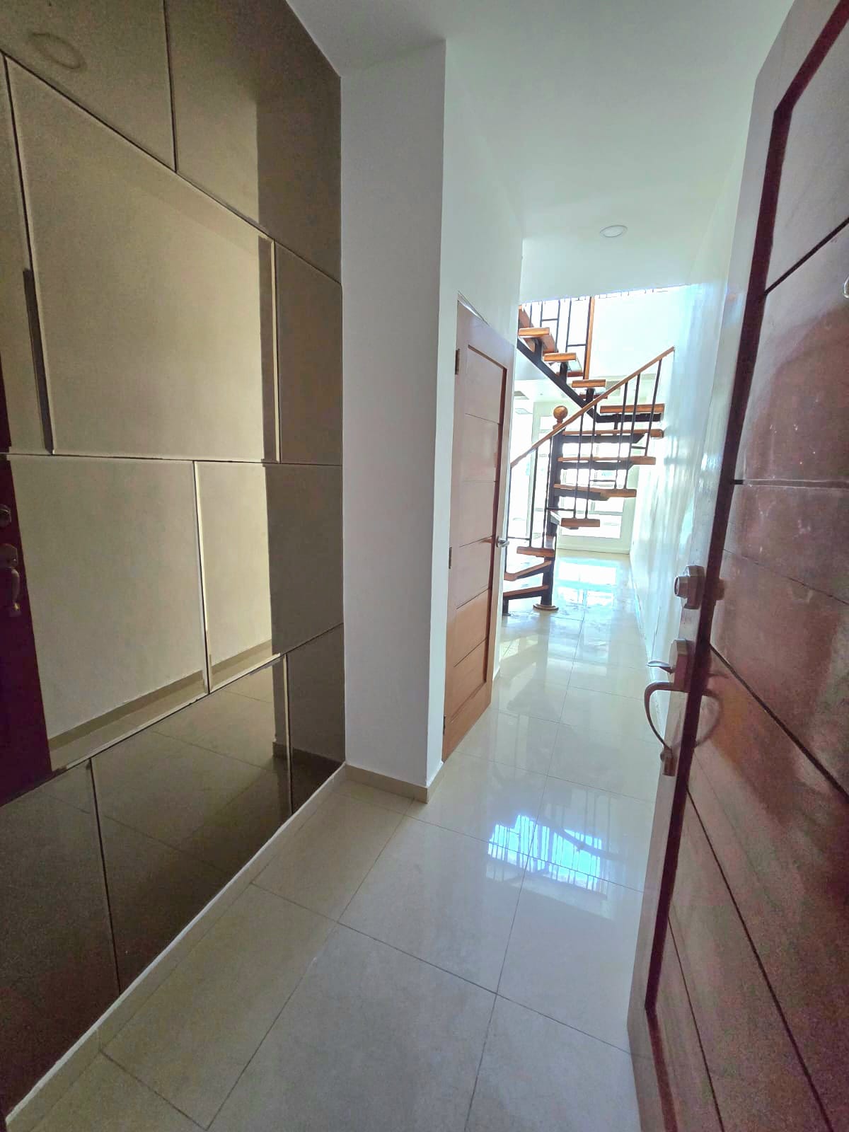 Apartamento de 4 Habitaciones en Venta en la Urbanización Real.  Foto 7277788-9.jpg