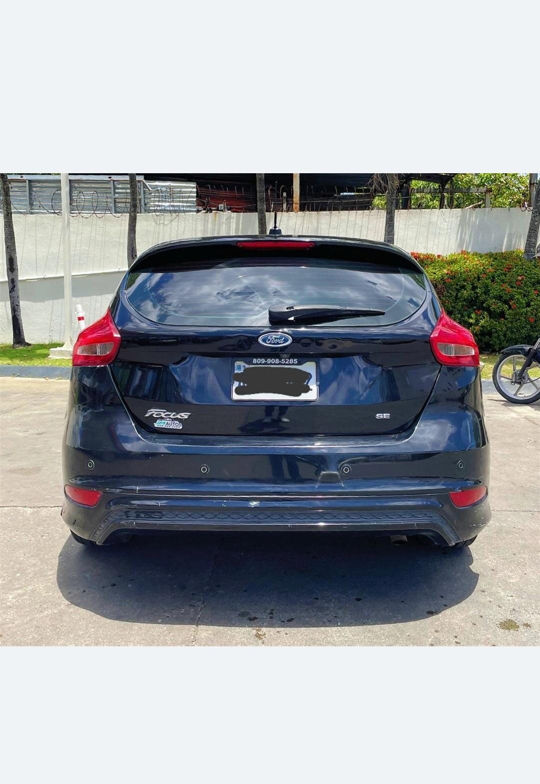 Ford Focus SE Hatchback Full 16 Foto 7279898-5.jpg