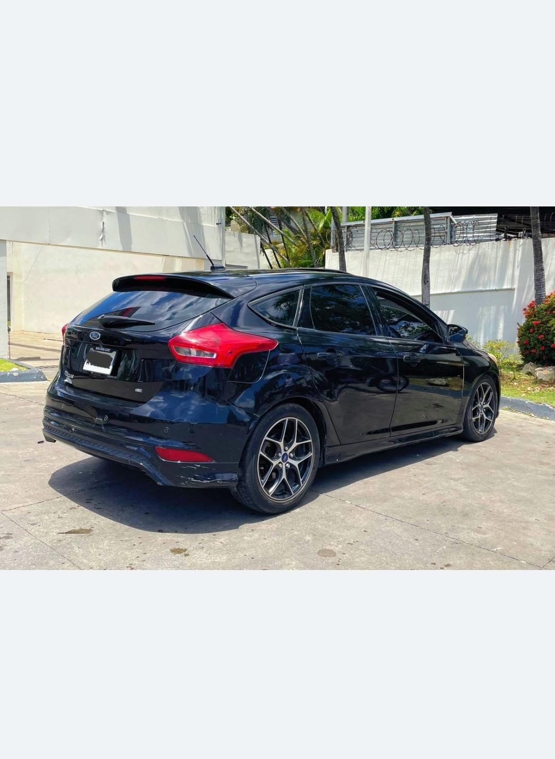 Ford Focus SE Hatchback Full 16 Foto 7279898-6.jpg