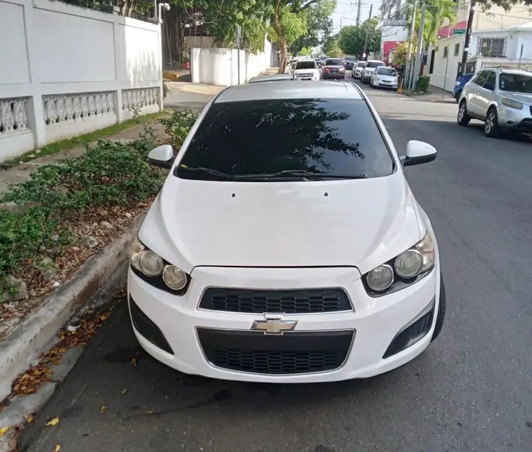 Chevy Sonic LS Hatchback 2015 Manual  Foto 7281031-2.jpg