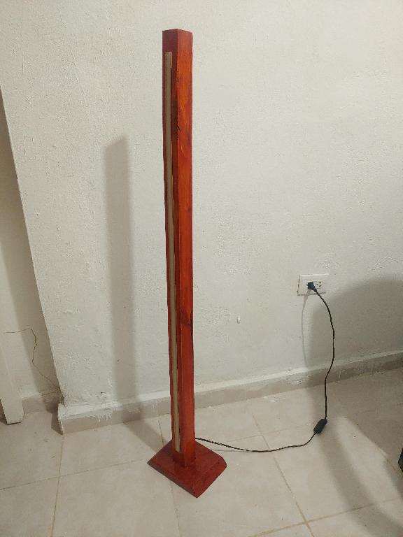 Lampara minimalista en madera en Santo Domingo Este Foto 7282477-1.jpg