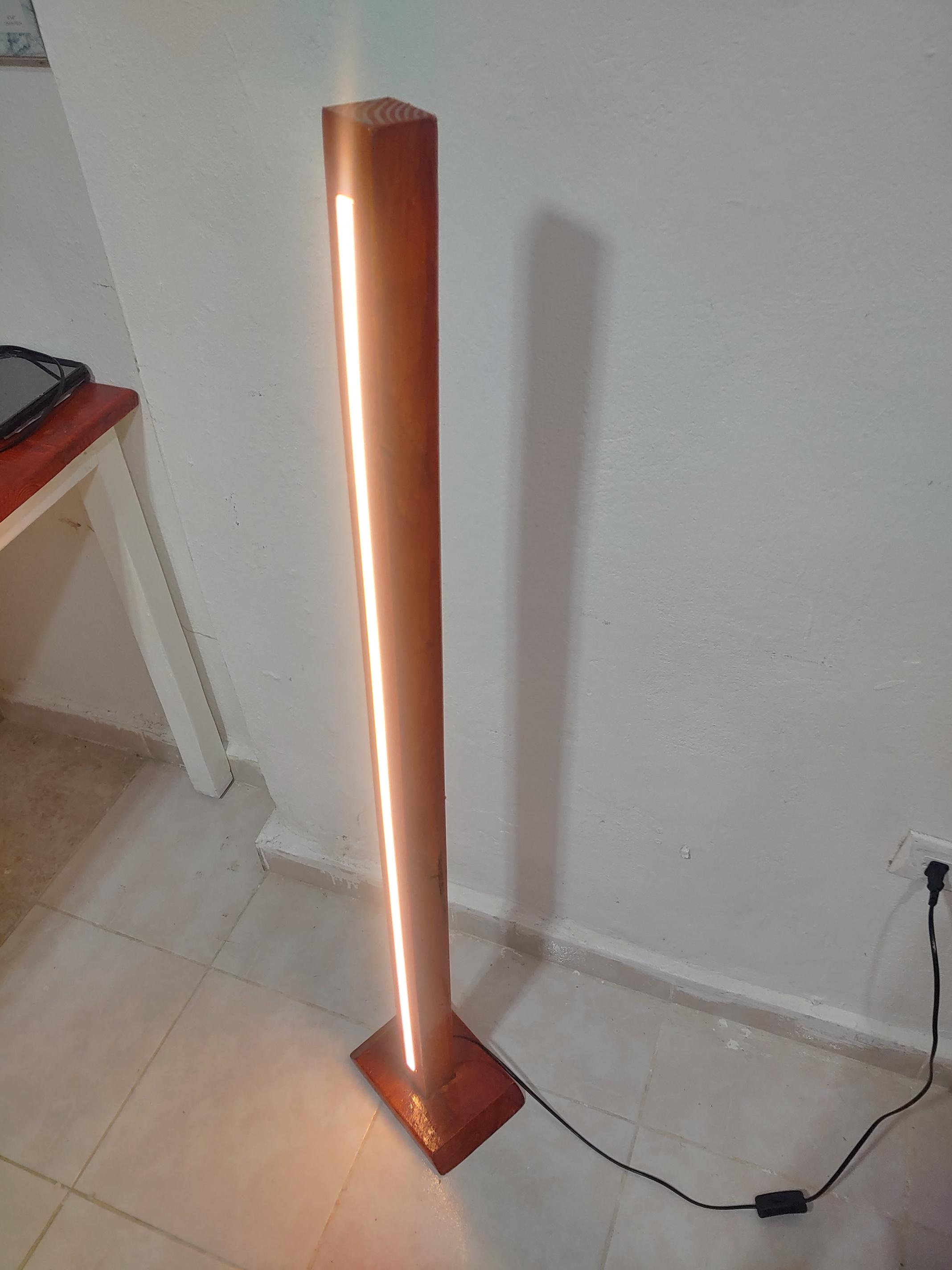 Lampara minimalista en madera en Santo Domingo Este Foto 7282477-4.jpg