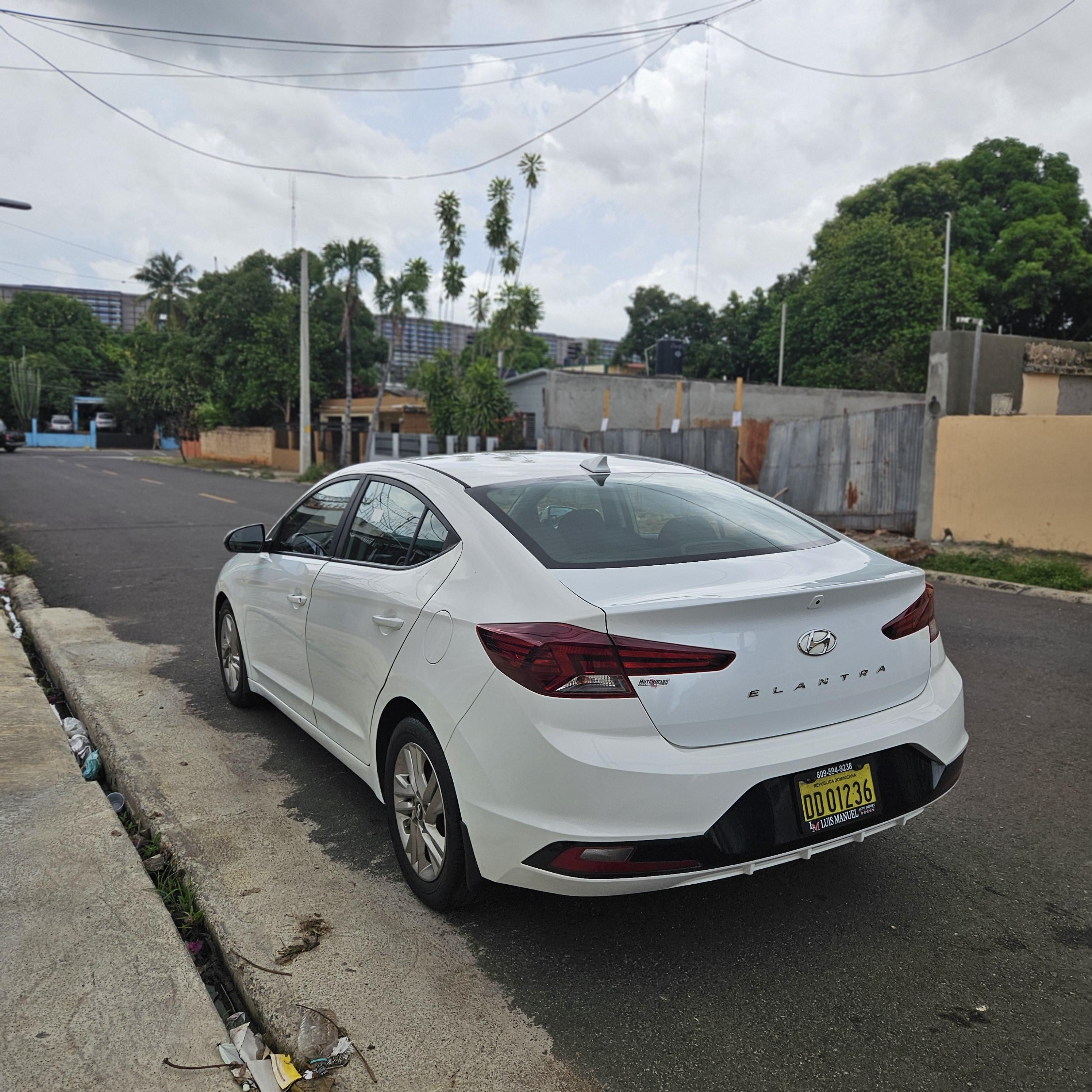 HYUNDAI ELANTRA 2019 Foto 7282652-3.jpg
