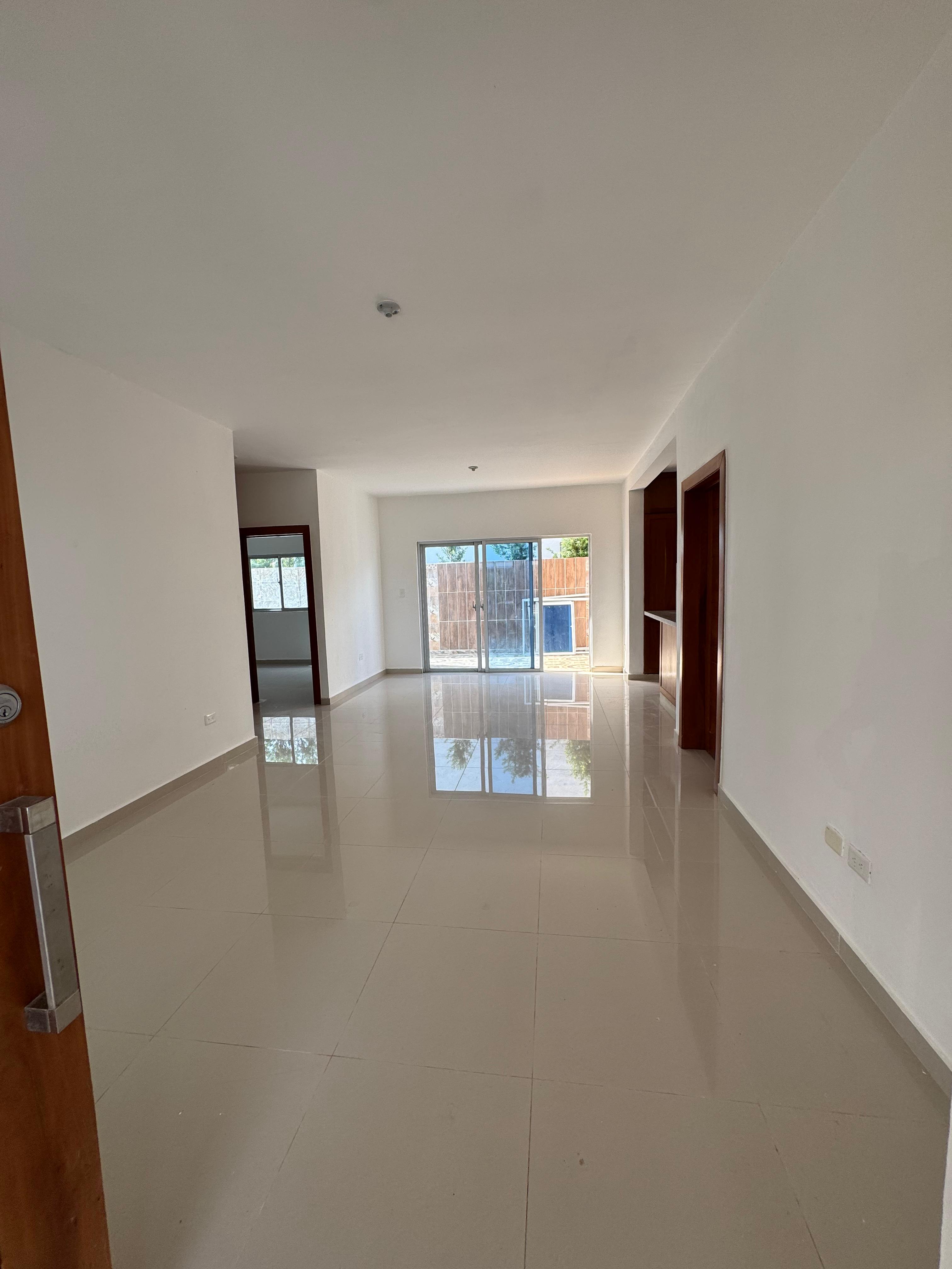 ????‍️Alquiler Casa disponible en el Residencial Las Palmeras III y IV Foto 7282771-4.jpg