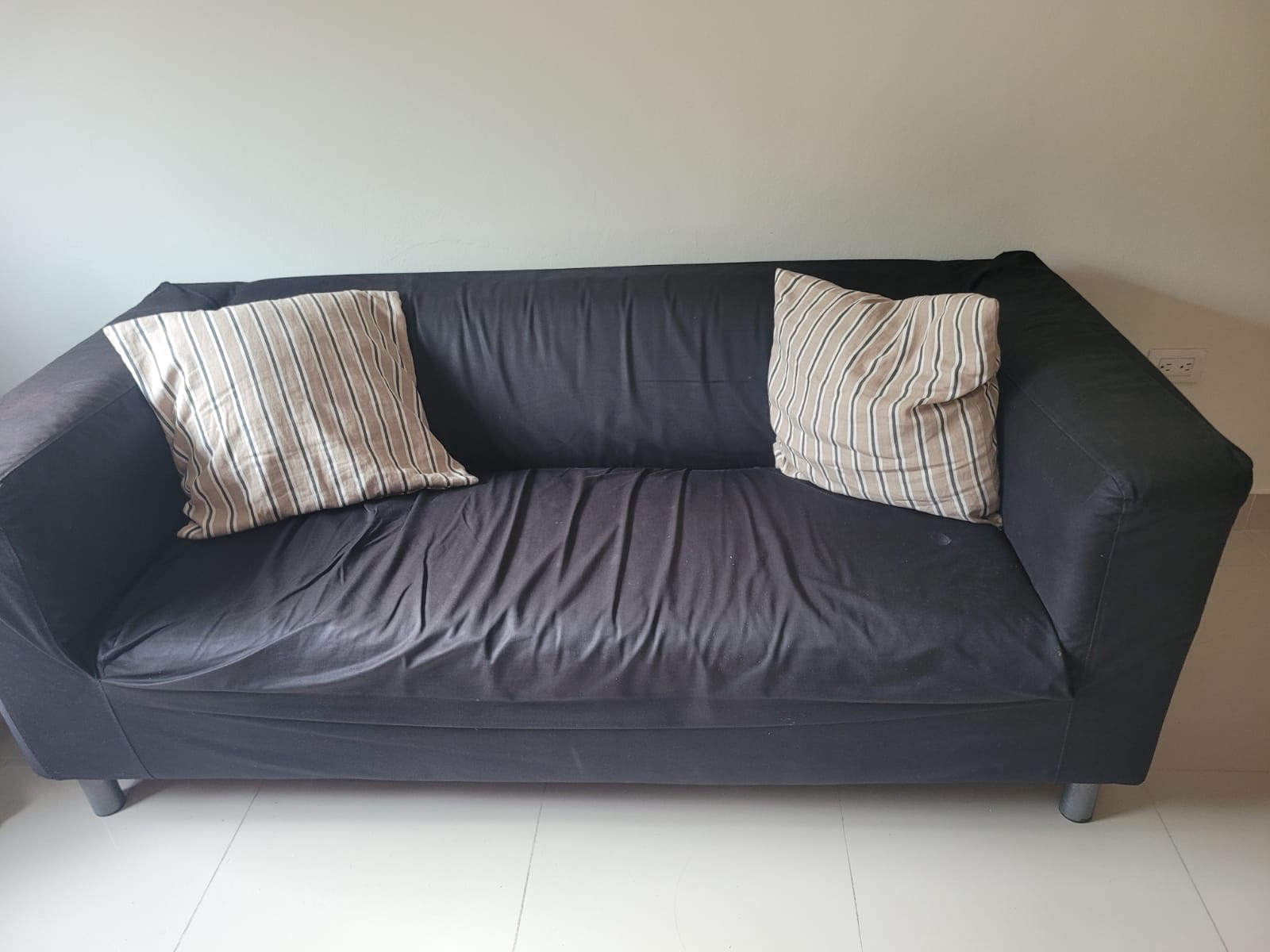SOFÁ DE 3 PLAZAS IKEA – ESTILO MODERNO Y FUNCIONAL Foto 7284391-1.jpg