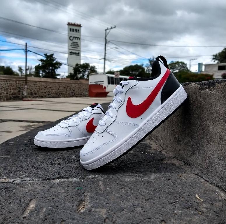 Nike Court Borough Low  Foto 7286623-1.jpg