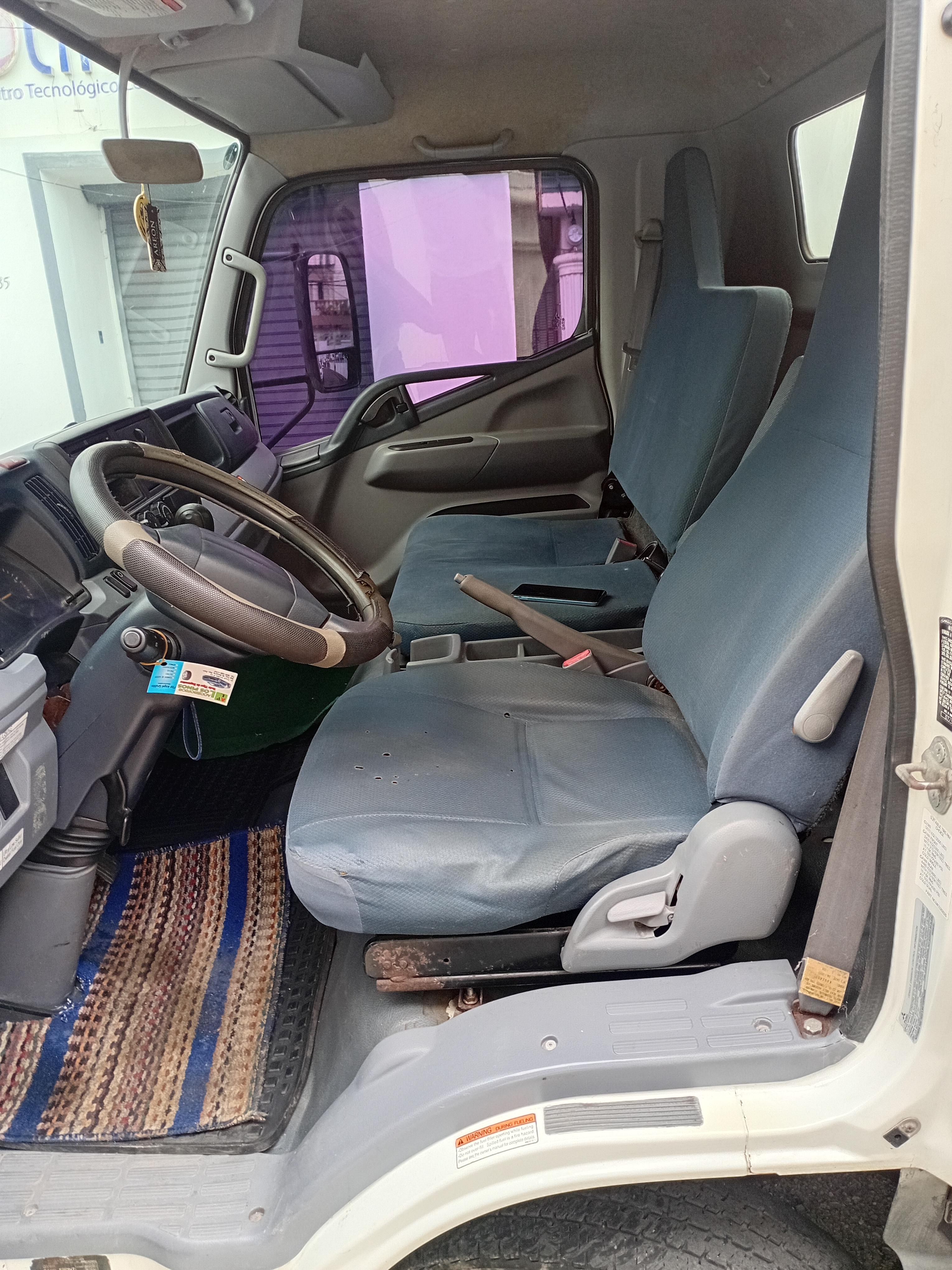 Mitsubishi fuso 2012 con traspaso incluido  en Duarte Foto 7291026-8.jpg