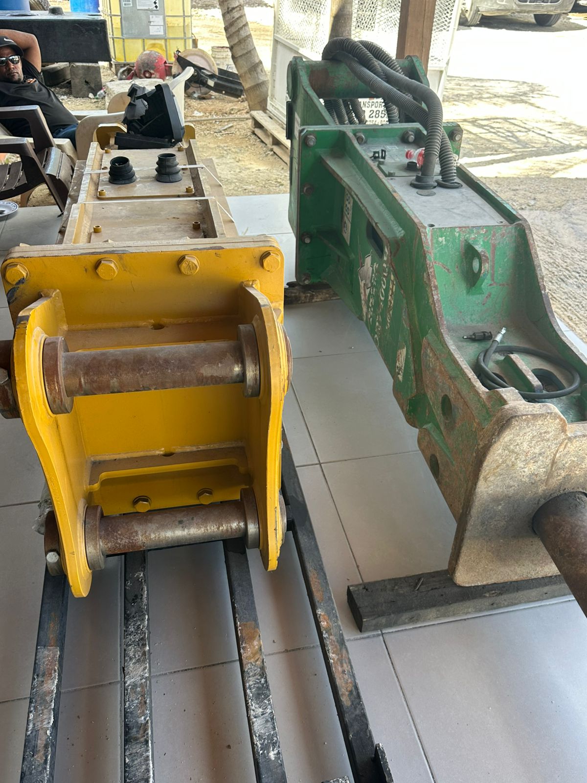 MARTILLOS HIDRAULICOS EN VENTA UNO NUEVO Y  EL OTRO USADO NEGOCIABLE Foto 7292193-2.jpg