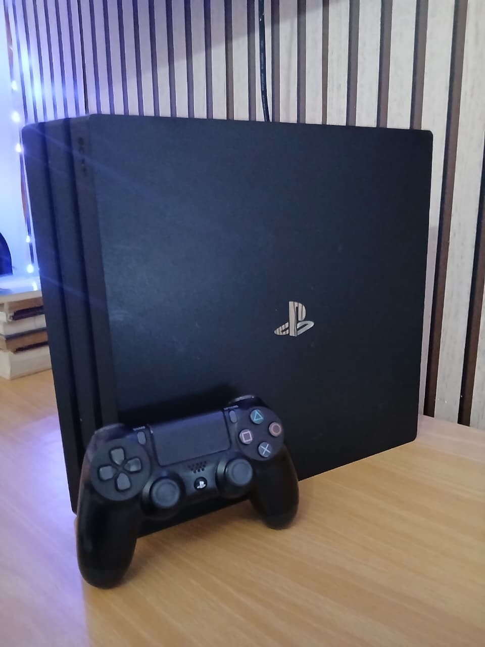 PS4 Pro 1TB - PlayStation 4 con 2 juegos 1 control y sus cables. negoc Foto 7293834-6.jpg