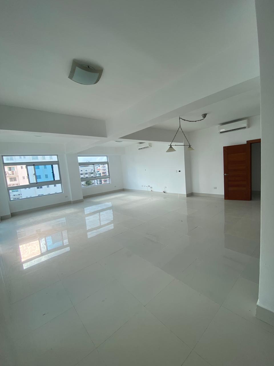 Alquiler de amplio Apartamento en Bella Vista Santo Domingo Foto 7294047-11.jpg