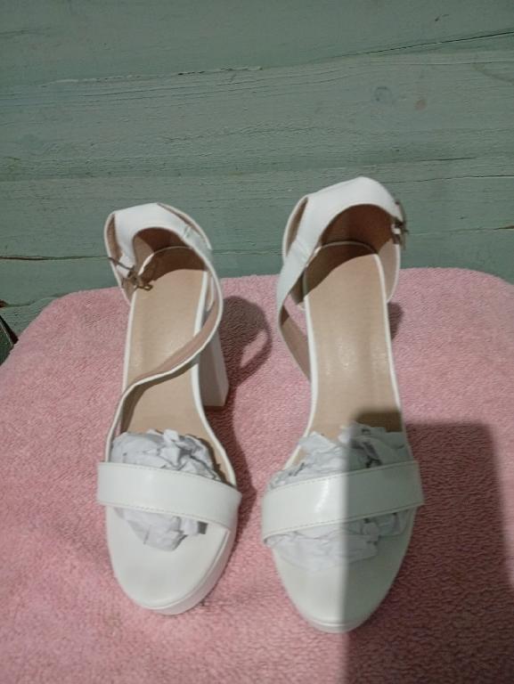 Tacones blanco usado una sola pisada número 36 Foto 7295343-1.jpg