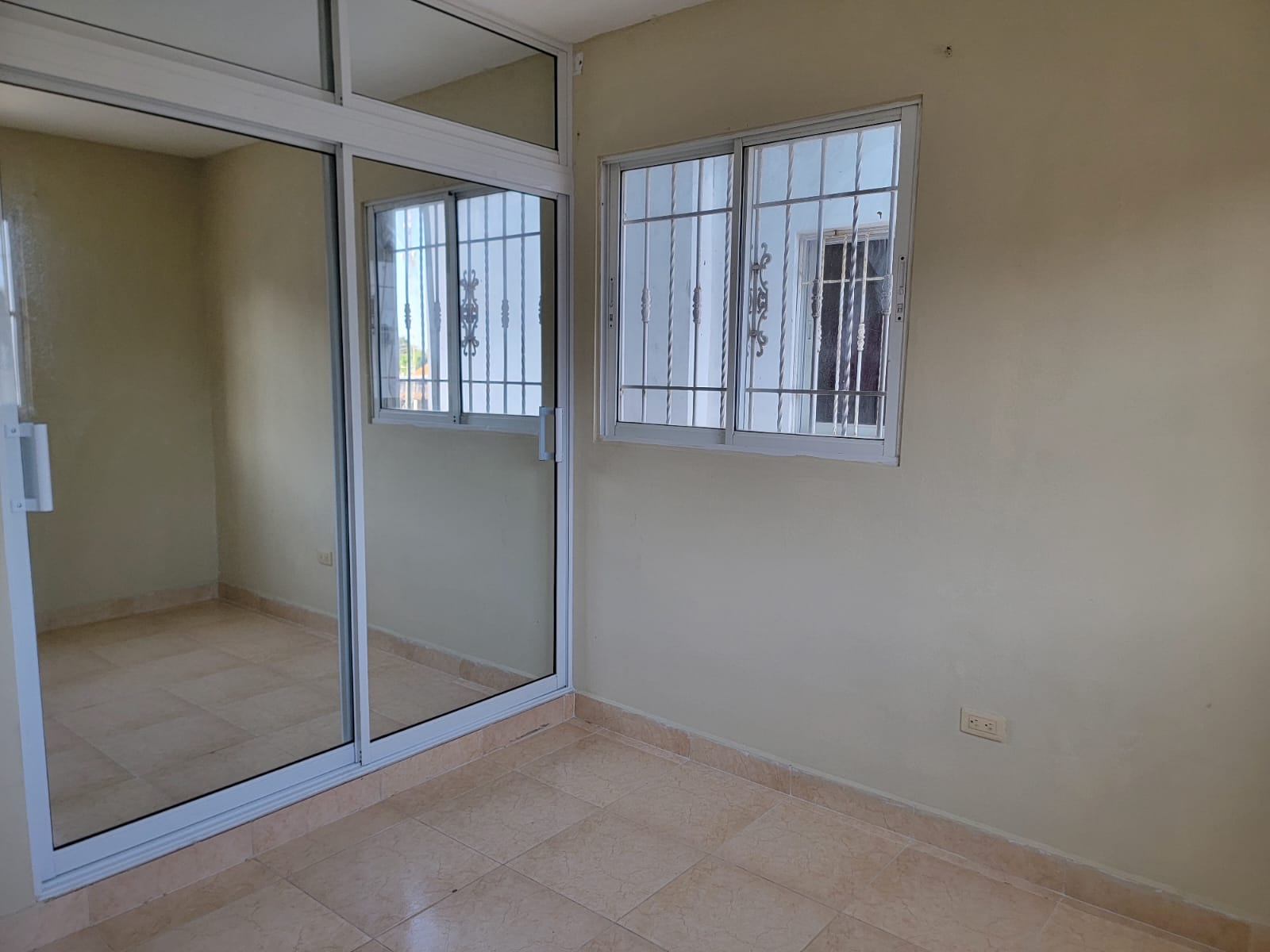 RENTO APARTAMENTO 3ER. NIVEL AUT SAN ISIDRO STO. DGO. ESTE. Foto 7299073-4.jpg