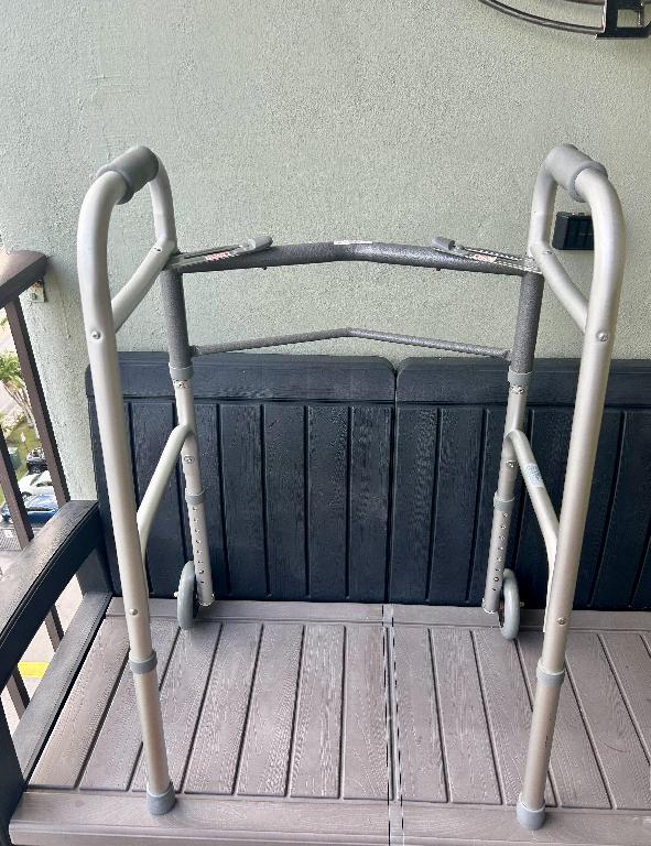 Andador para Adultos con Movilidad Limitada Foto 7299908-1.jpg